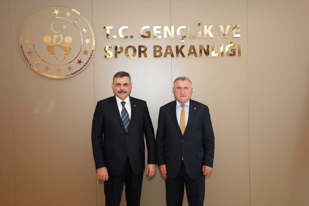 Bakan Çiftçi ile Bakan Bak, Amedspor-Erzurumspor maçını tribünden izleyecek