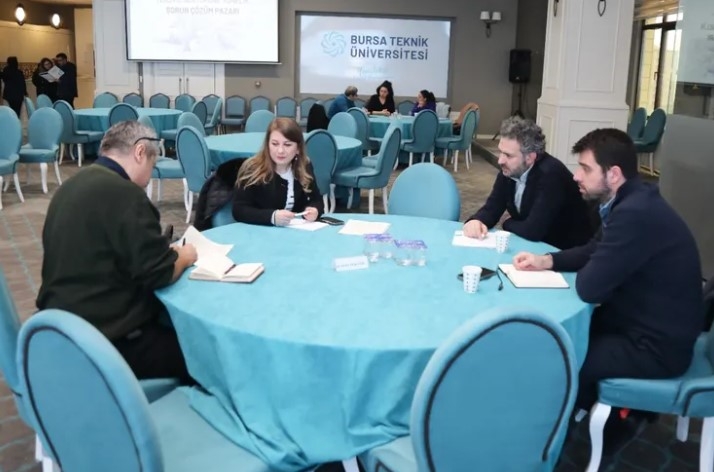 BTÜ Akademisyenleri ve Tekstil Firmaları ‘Sorun Çözüm Pazarı’nda Bir Araya Geldi