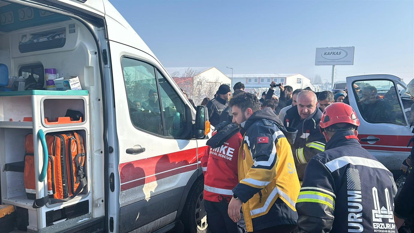 Erzurum'da Ambulansla İki Ayrı Kazada 9 Kişi Yaralandı