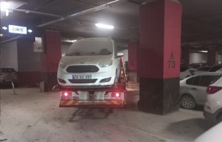 Şehir Hastanesi Otoparkında Uzun Süredir Yatan Araçlar Çekici Tarafından Çekiliyor