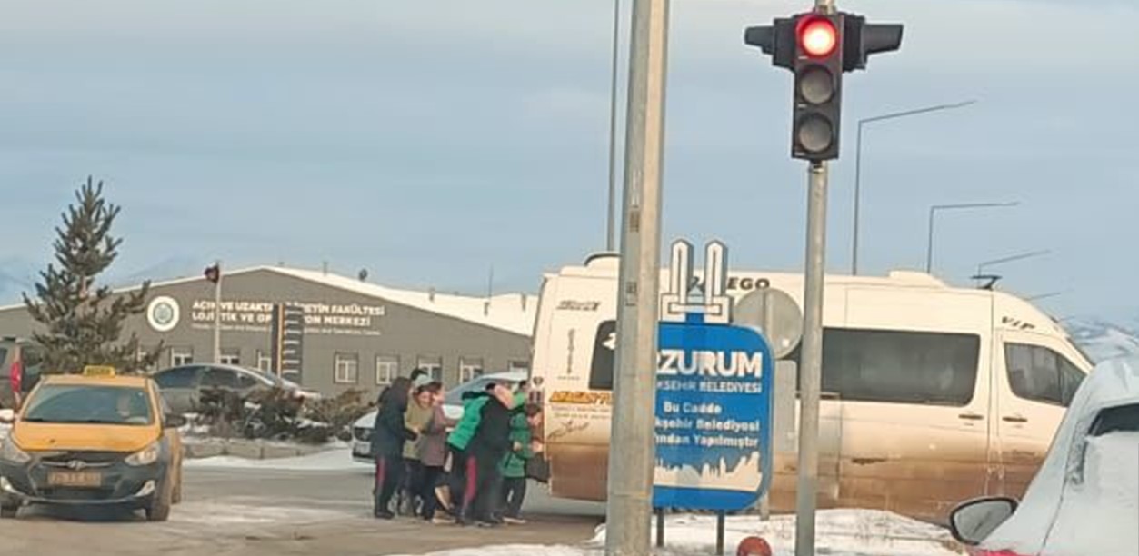 Erzurum'da yine o firma, yine skandal! Çocuklara servis ittirdi