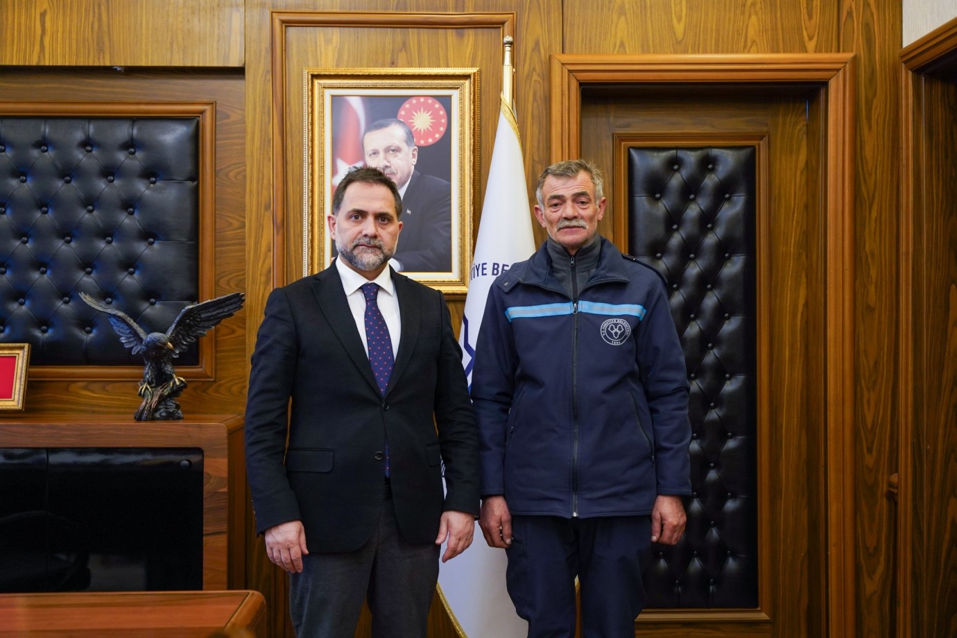 Erzurum'da örnek davranış: Bulduğu yüklü miktarda parayı teslim etti