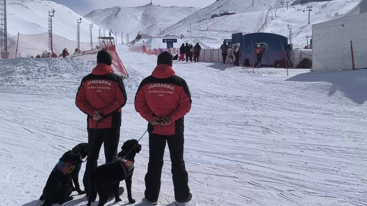 Palandöken’de Jandarmadan sıkı denetim: Kurallara uymayan kayakçılara ceza