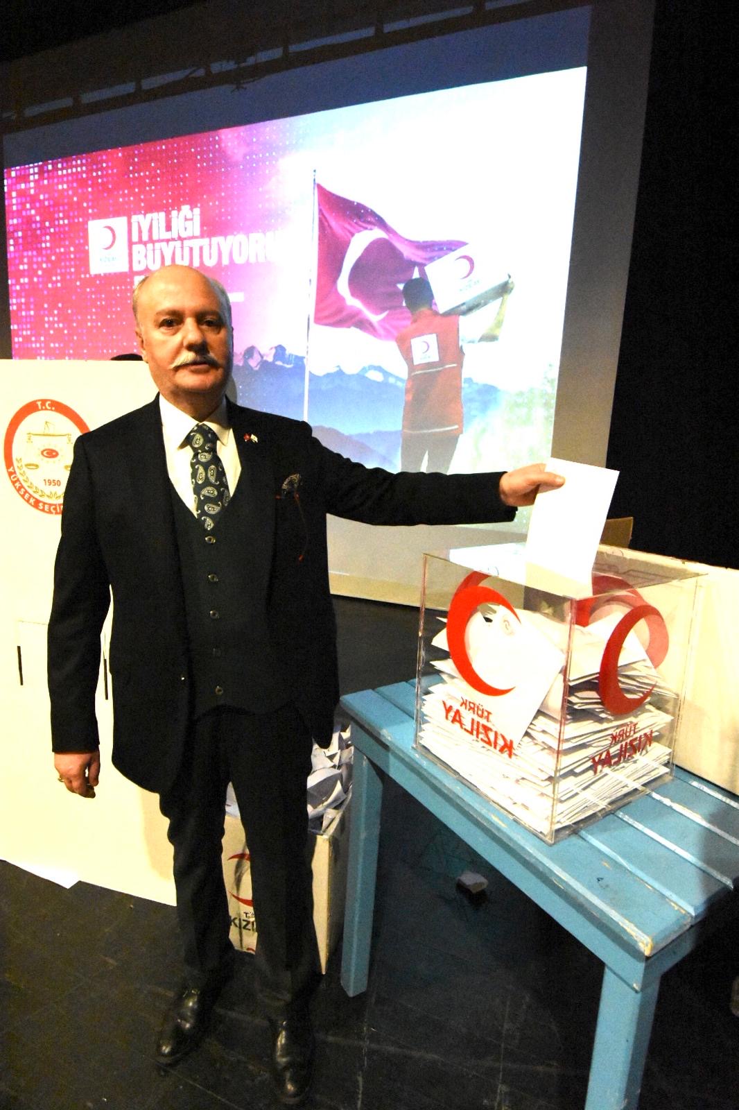 Türk Kızılayı Erzurum Şube Başkanlığı’na Orhan Akgüloğlu seçildi