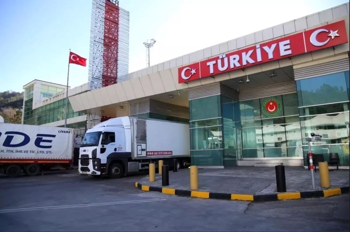 İhracat ithalatın altında kaldı