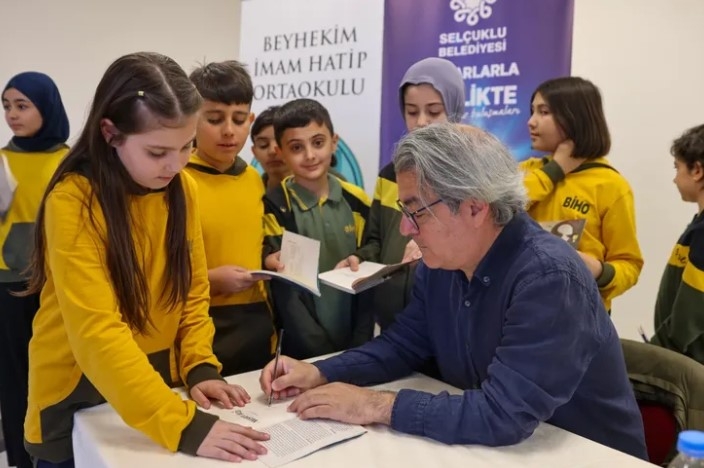 Yazarlar Genç Okurlarla Buluşuyor