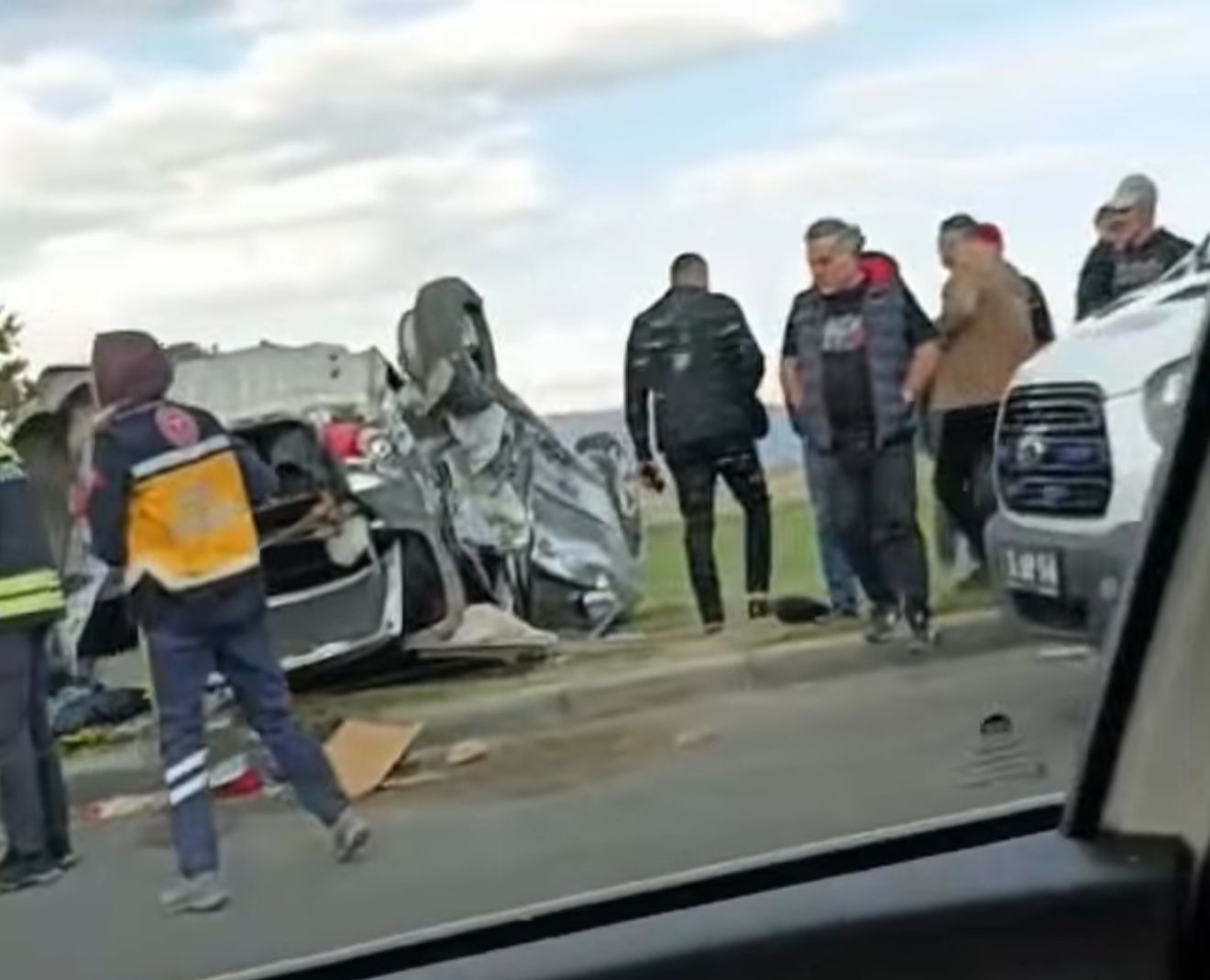Erzurum’da feci kaza! Otomobil ters döndü