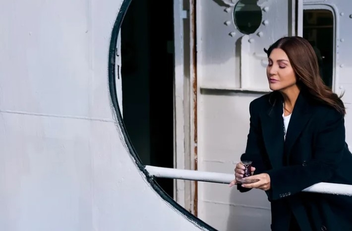Sibel Can, “Pes” Şarkısının Klibini İstanbul Boğazı'nda Çekti