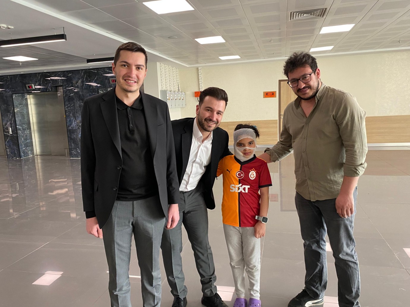Demokrat Partililerden Erzurumlu Aysima’ya ziyaret