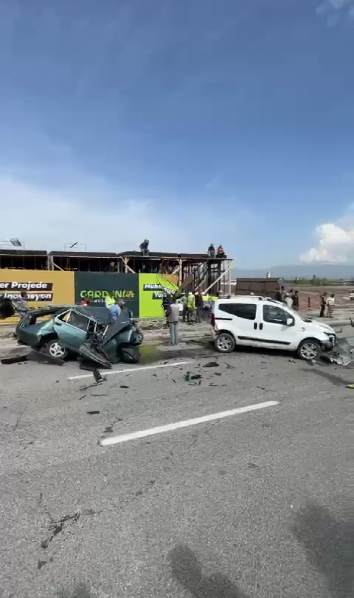 Erzurum’da feci kaza! Onlarca aracı adeta biçti