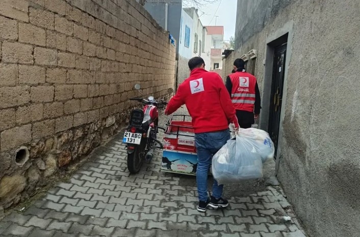 Mardin Kızılay, 420 Aileye Bayram Hediyesi Dağıttı