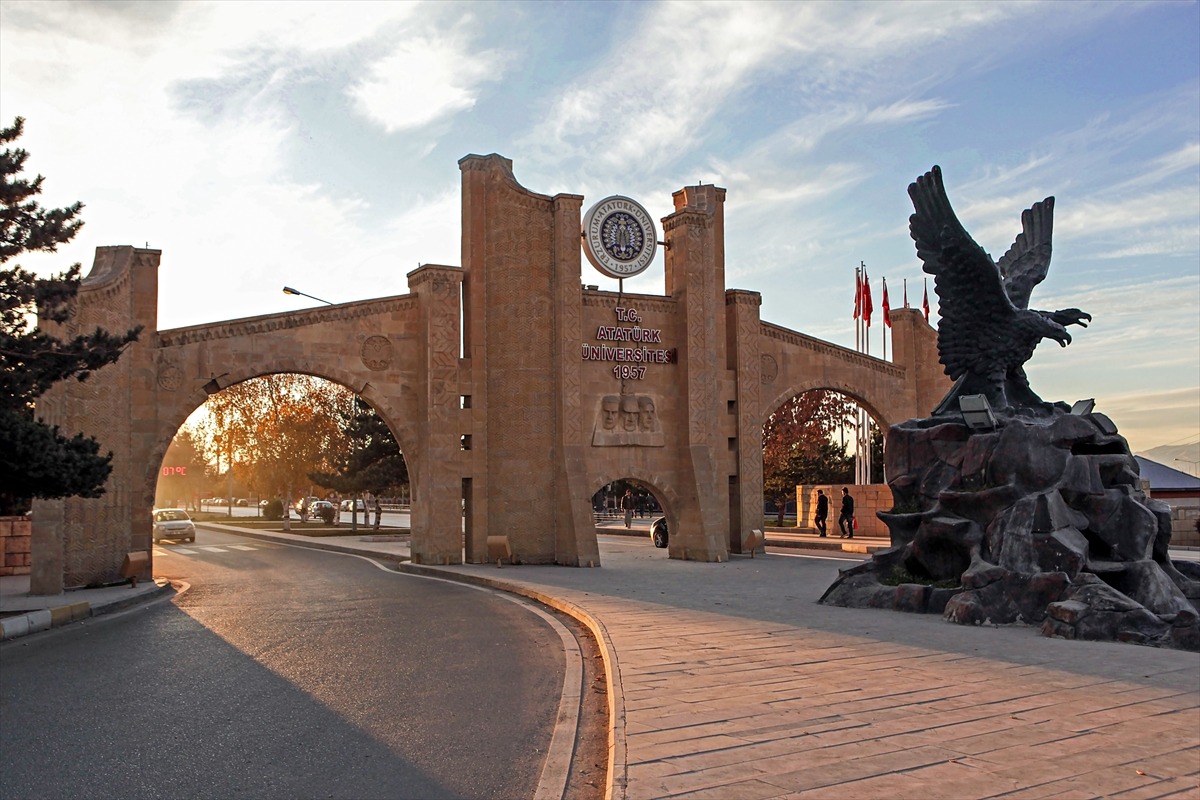 Atatürk Üniversitesi’nden 30 bin TL burs müjdesi