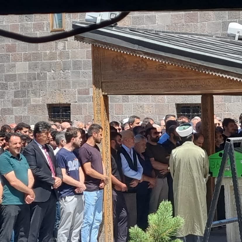 Erzurumlu genç kadın doktor toprağa verildi! Evinde ölü bulunmuştu
