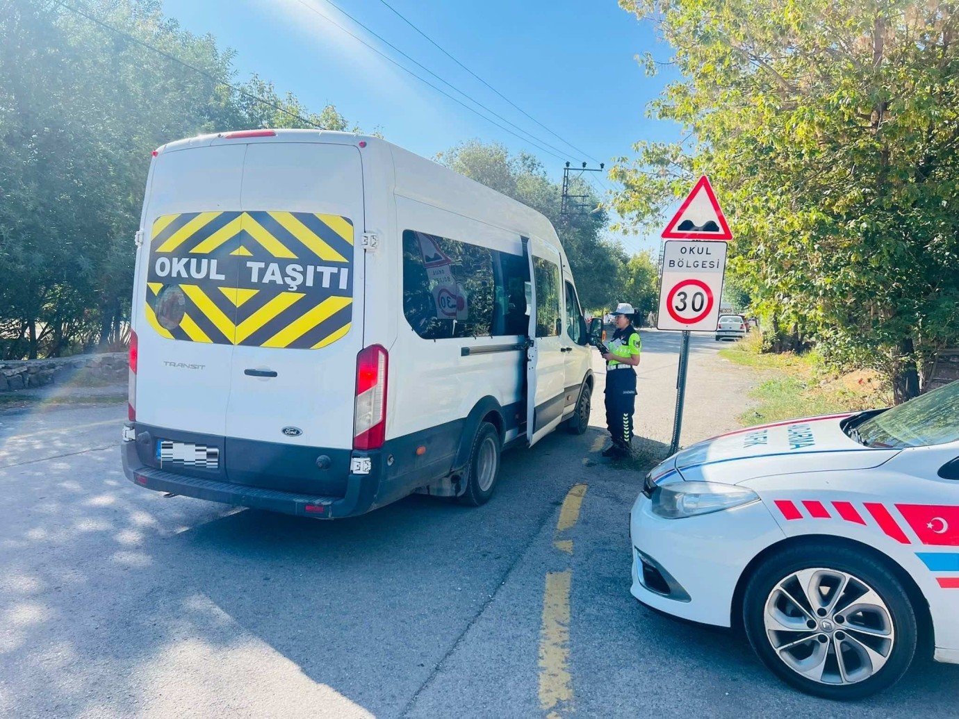Jandarmadan okul çevrelerinde huzur ve güven uygulaması