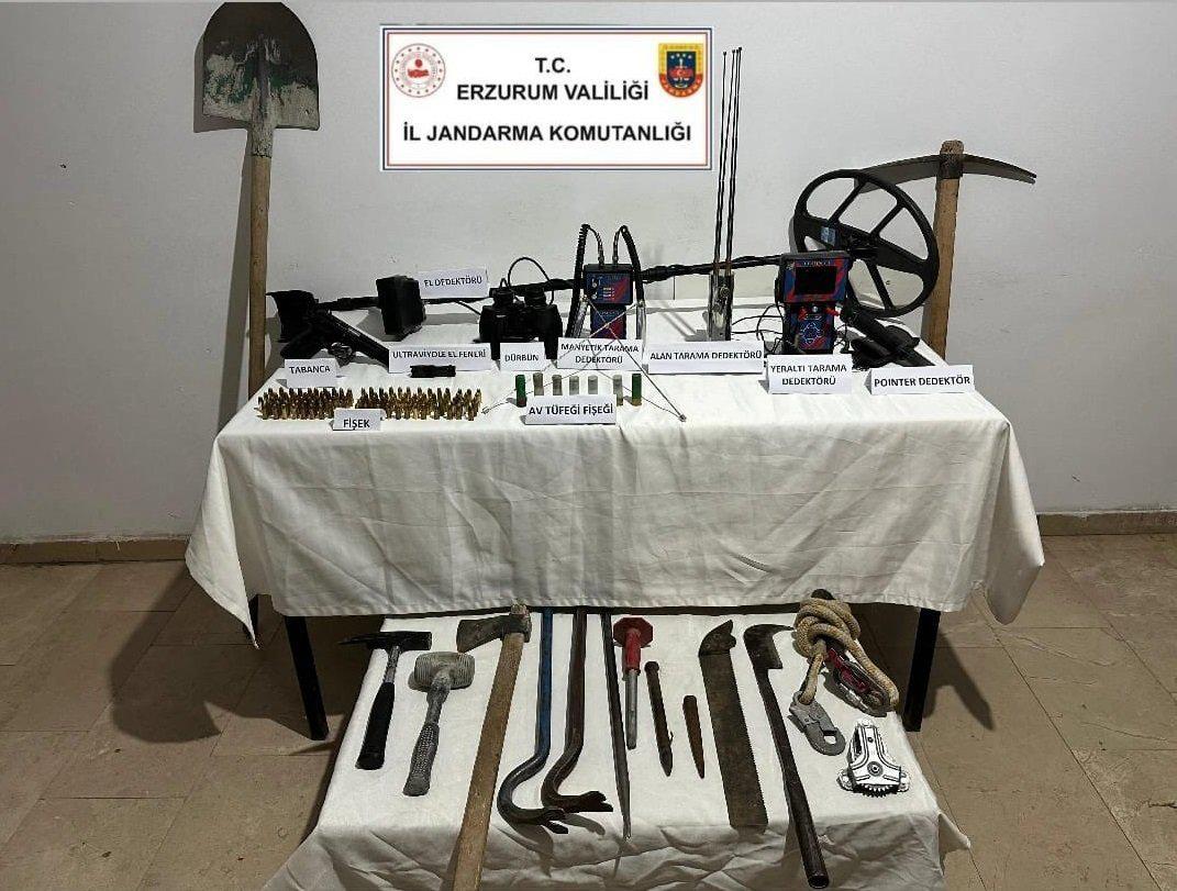 İspir'de kaçak kazı operasyonu: 5 kişi yakalandı
