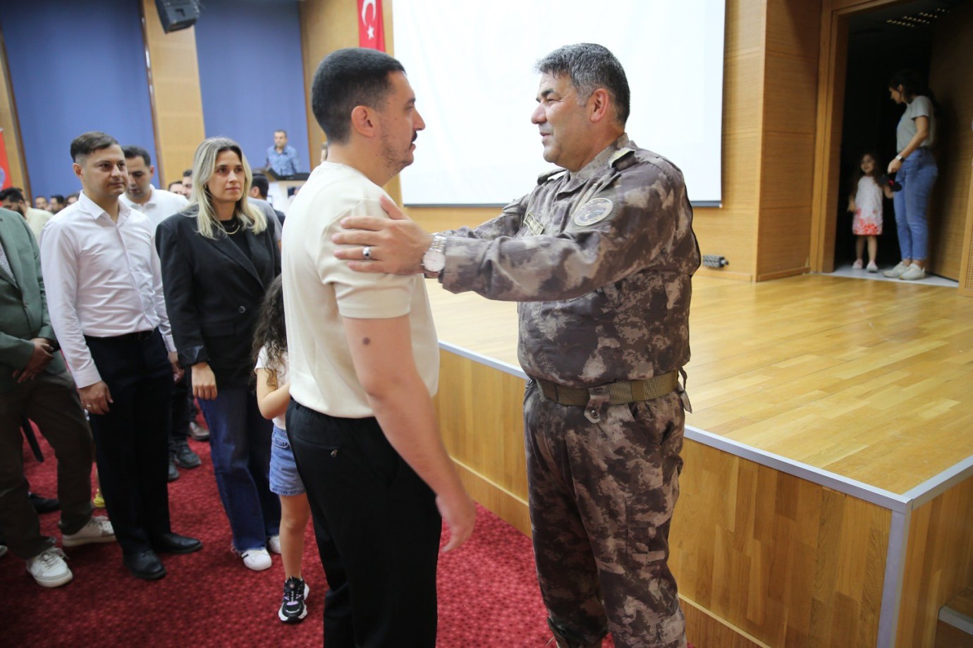 Yeni il emniyet müdürü personeliyle vedalaştı, Erzurum'a geliyor