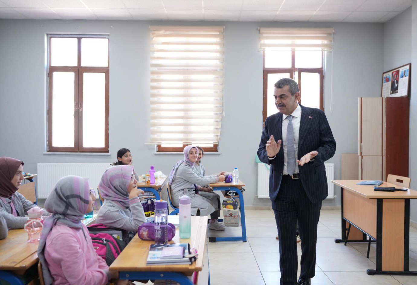 Bakan Tekin'den Erzurum'da habersiz okul ziyareti