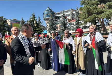Kadınlardan sessiz çığlık! Erzurum'da insan zinciri oluşturdular