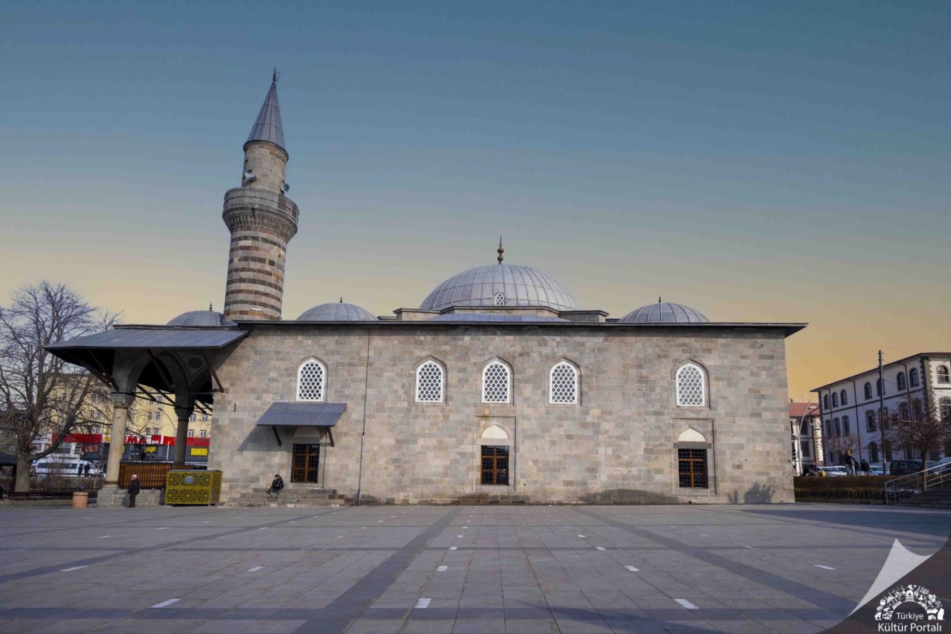 Lala Mustafa Paşa Camii kapatıldı!