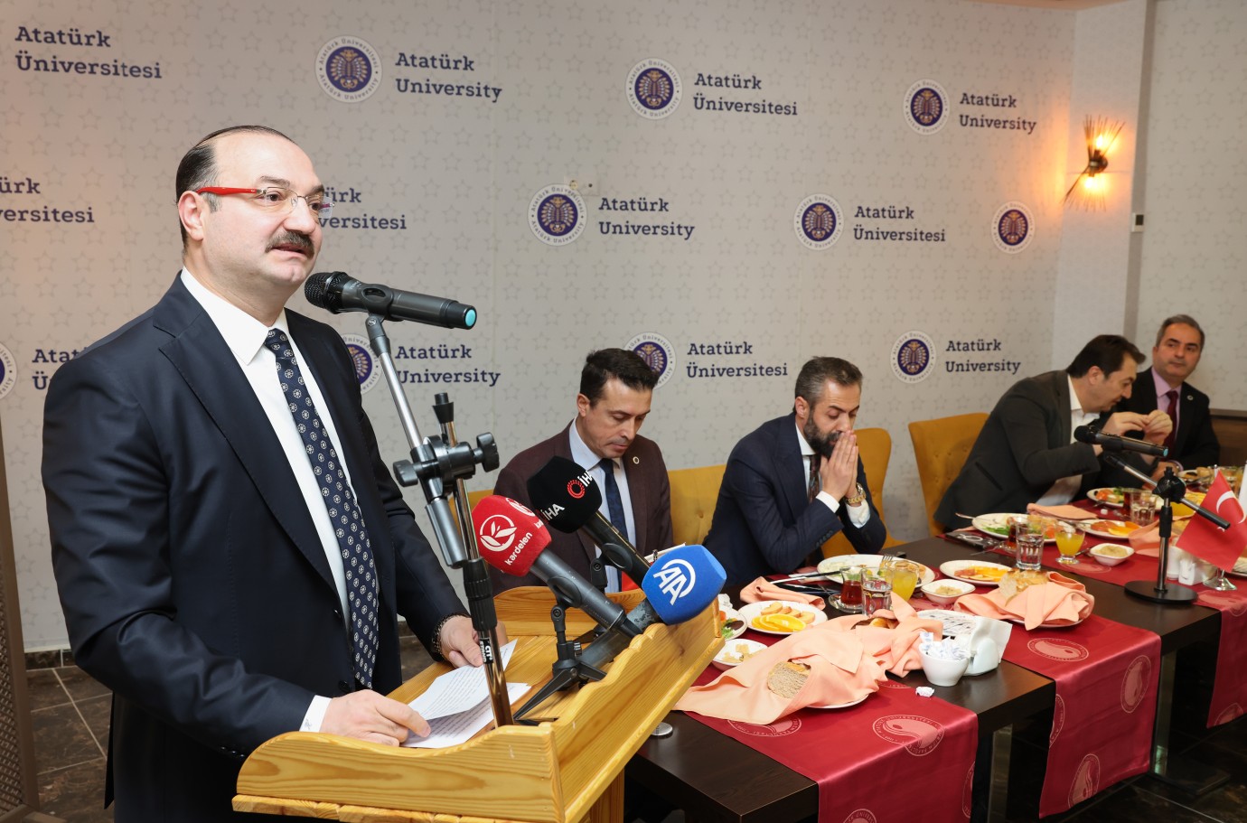 Rektor Hacımüftüoğlu: 'Basının rolü demokratik kültür için vazgeçilmez'