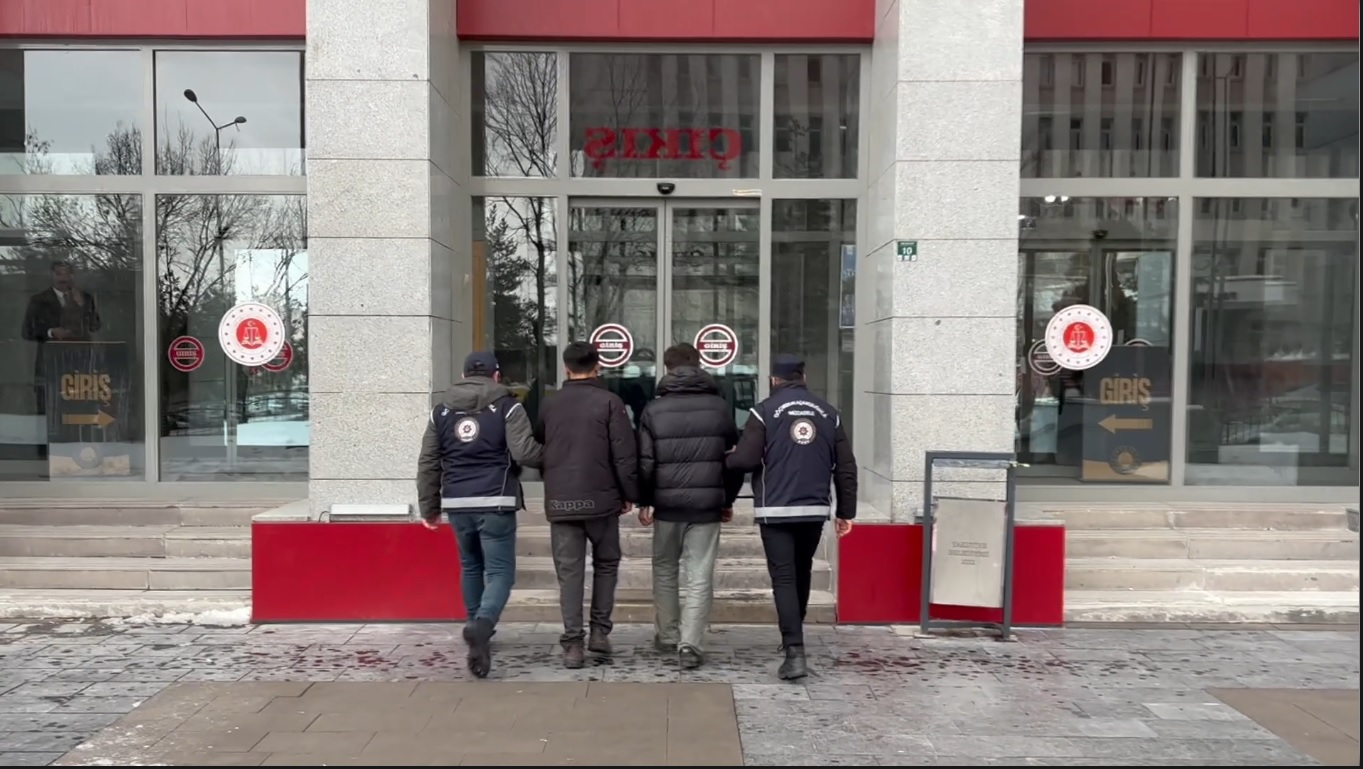 Erzurum'da göçmen kaçakçılığı operasyonu: 48 düzensiz göçmen, 4 organizatör yakalandı