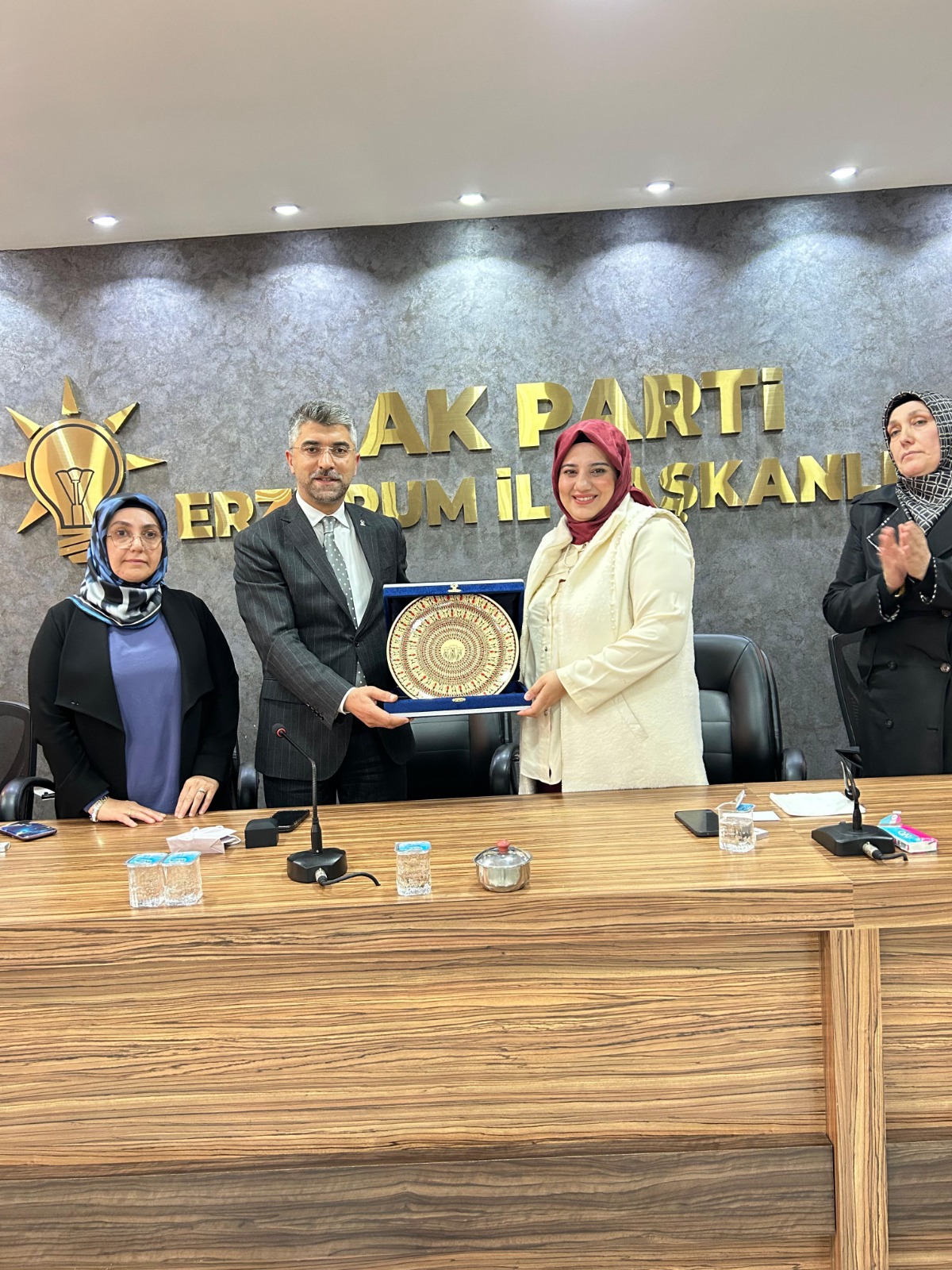 AK Parti Erzurum İl Kadın Kolları Başkanı görevden ayrıldı