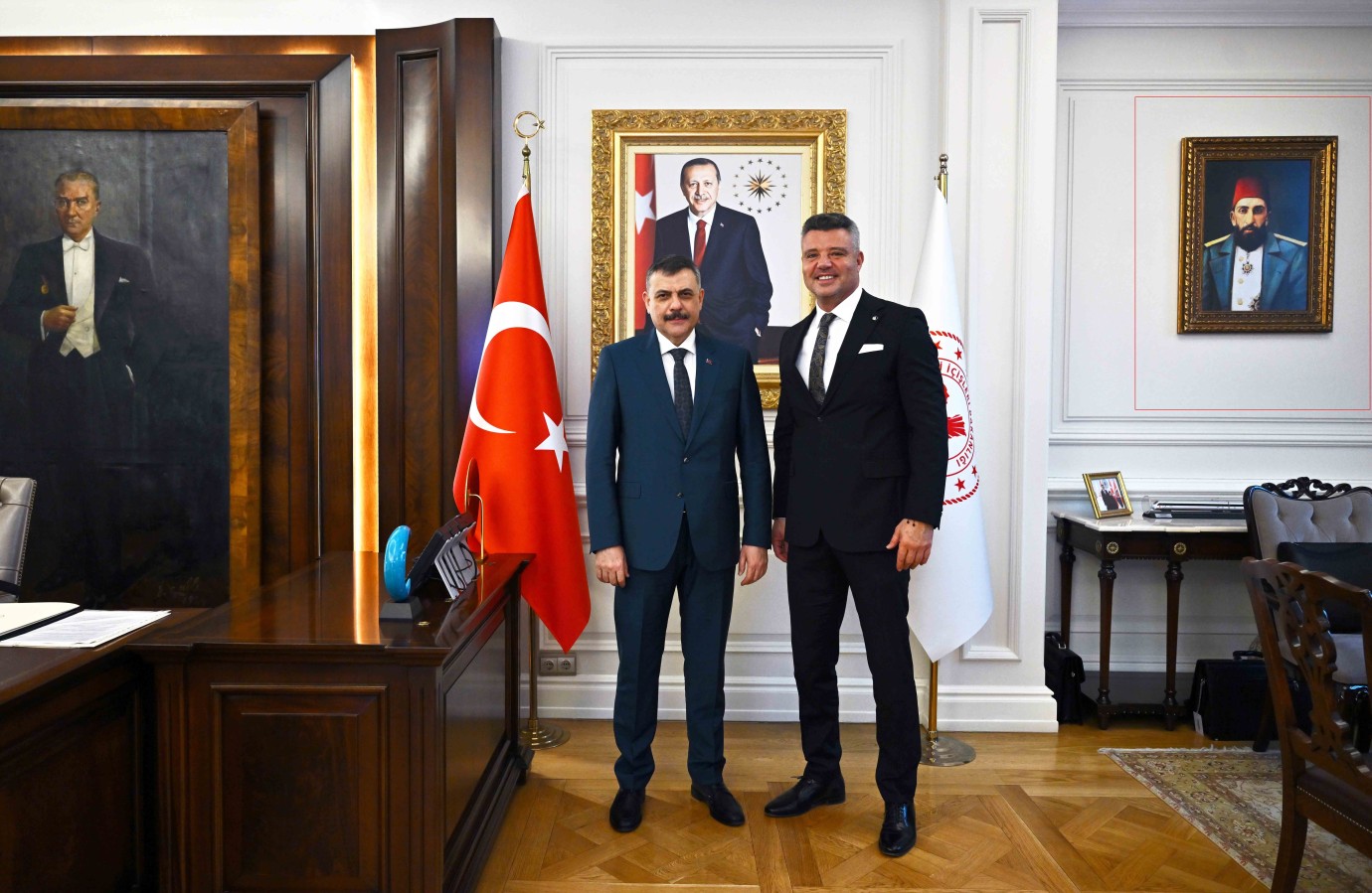 İçişleri Bakanı Çiftçi’nin odasındaki detay! II. Abdulhamid'in portresini astı