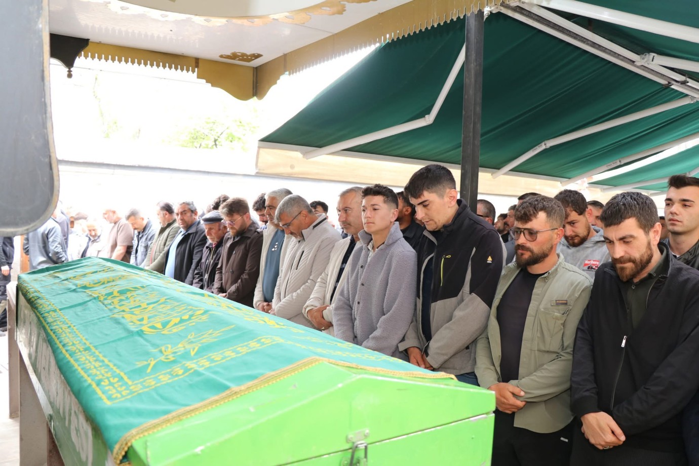 Oltu’da silahlı saldırıda hayatını kaybeden Alican Zengin son yolculuğuna uğurlandı
