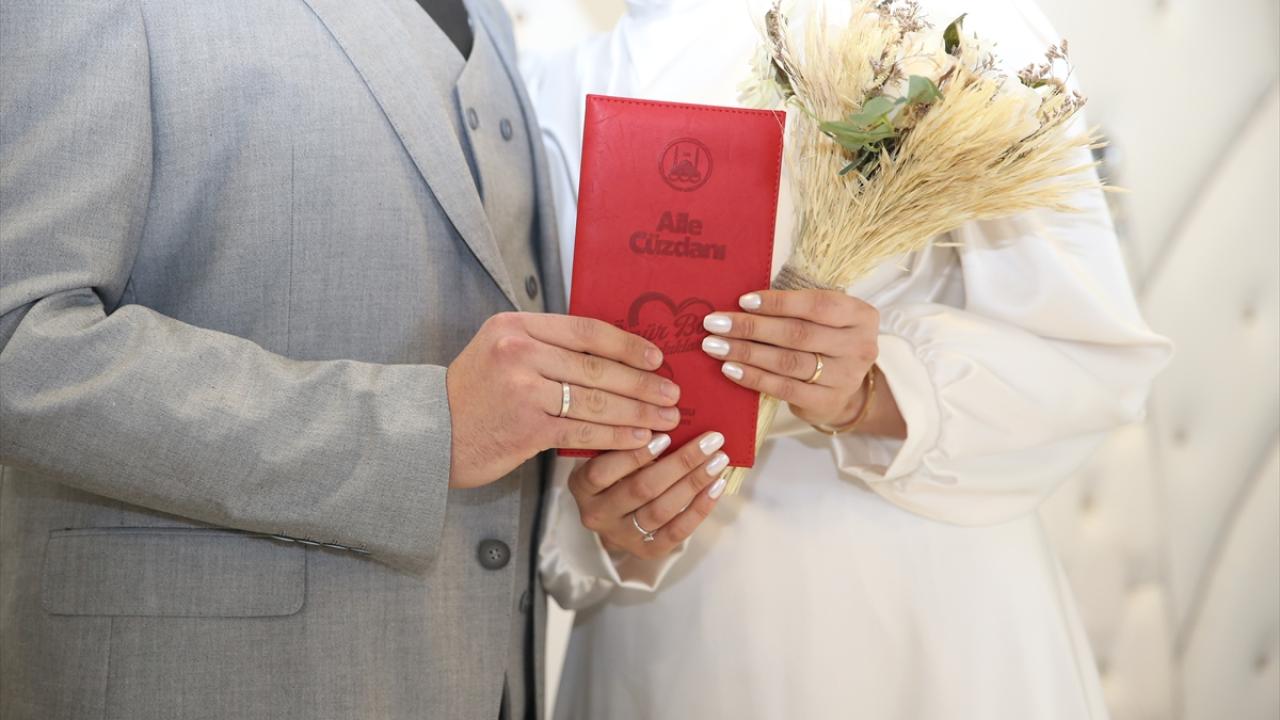 Düğünlerde "kiralık nikah memuru" dönemi