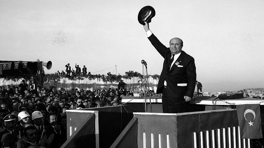 Türk siyasetinin simgesi Süleyman Demirel vefatının 11. yılında hatırlanıyor