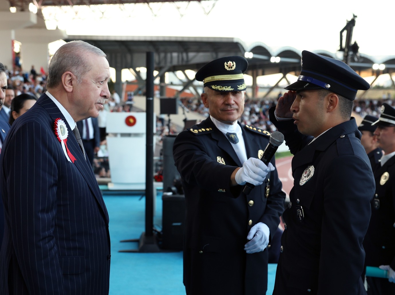 Cumhurbaşkanı Erdoğan’dan Erzurumlu mezun polise görev jesti “Erzurum dediyse Erzurum…”
