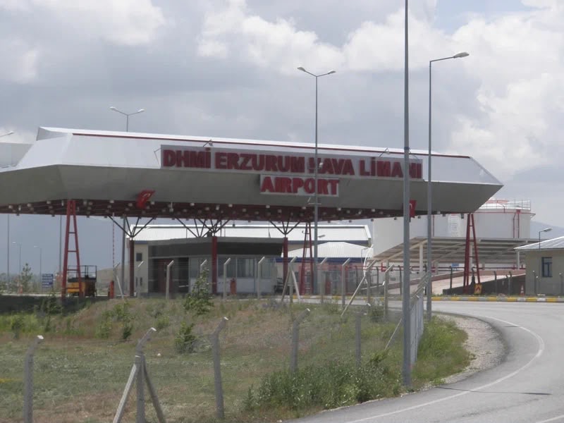 Gazeteci Onur Sağsöz’ün Serzenişi Sonrası Erzurum Valiliği’nden Havalimanı Açıklaması